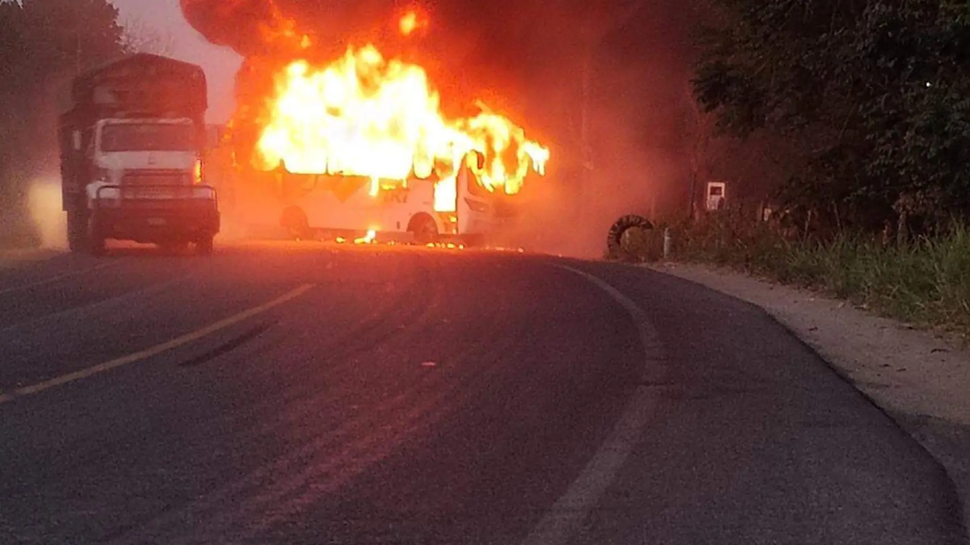 Autobús-Incendiado copia